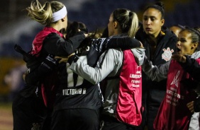 Elenco feminino do Corinthians durante jogo contra o Libertad/Limpeo pela Libertadores 2019