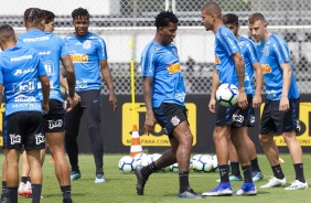Gil e companheiros no treinamento desta terça-feira no CT Joaquim Grava
