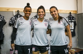 Grazi, Paulinha e Millene vestirio antes do jogo contra o Libertad/Limpeo pela Libertadores Femini