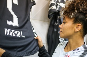 Ingryd no vestiário antes do jogo contra o Libertad/Limpeño pela Libertadores Feminina