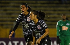 Millene e Victória durante jogo contra o Libertad/Limpeño pela Libertadores Feminina 2019