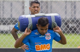 Ralf e Sornoza no treinamento desta terça-feira no CT Joaquim Grava