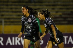Victória e Millene durante jogo contra o Libertad/Limpeño pela Libertadores Feminina 2019