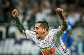 Fagner comemora seu gol contra o Cruzeiro, pelo Brasileiro, na Arena Corinthians