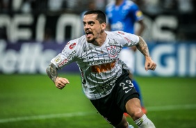 Fagner marcou gol contra o Cruzeiro, pelo Campeonato Brasileiro, na Arena Corinthians