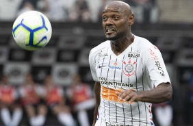 Atacante Love durante jogo contra o Santos, na Arena Corinthians, pelo Brasileirão