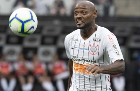 Atacante Love durante jogo contra o Santos, na Arena Corinthians, pelo Brasileiro