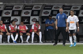 Banco de reservas do Corinthians durante jogo contra o Santos