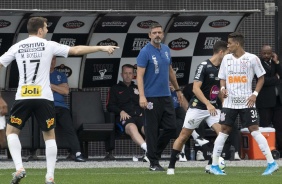 Boselli, Cuca e Pedrinho durante jogo contra o Santos, na Arena Corinthians, pelo Brasileirão