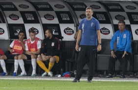 Cuca durante jogo contra o Santos, na Arena Corinthians, pelo Brasileirão