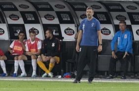 Cuca durante jogo contra o Santos, na Arena Corinthians, pelo Brasileiro