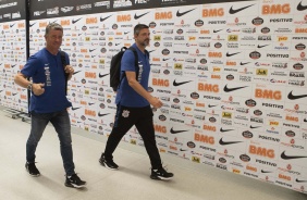Cuca e Walmir Cruz chegam  Arena Corinthians para enfrentar o Santos, pelo Brasileiro
