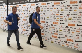 Cuca e Walmir Cruz chegam à Arena Corinthians para enfrentar o Santos, pelo Brasileirão