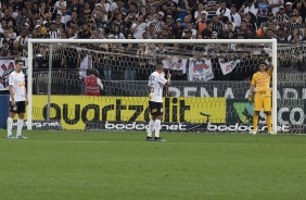 Goleiro Cássio e companheiros durante jogo contra o Santos, na Arena Corinthians, pelo Brasileirão