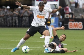 Júnior Urso durante jogo contra o Santos, na Arena Corinthians, pelo Brasileirão