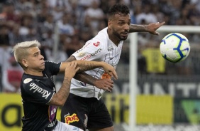 Lateral Michel durante jogo contra o Santos, na Arena Corinthians, pelo Brasileirão