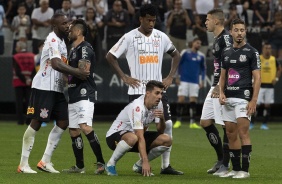 Manoel, Gil e Avelar durante jogo contra o Santos, na Arena Corinthians, pelo Brasileiro