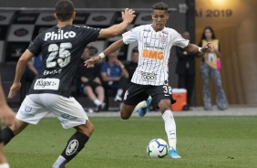 Menino Pedrinho durante jogo contra o Santos, na Arena Corinthians, pelo Brasileirão