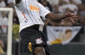 Zagueiro Manoel durante jogo contra o Santos, na Arena Corinthians, pelo Brasileirão