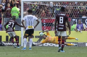 Goleiro Cssio durante jogo contra o Flamengo, no Maracan, pelo Brasileiro