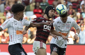 Urso e Pedrinho durante jogo contra o Flamengo, no Maracan, pelo Brasileiro