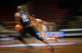 Corinthians enfrenta o Botafogo pelo NBB