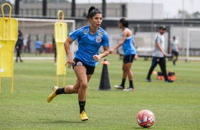 Jogadoras do Corinthians Feminino realizam treinamento no CT da base