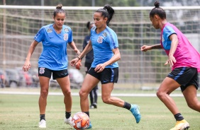 Jogadoras do Corinthians Feminino realizam treinamento no CT da base