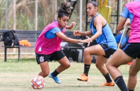 Jogadoras do Corinthians Feminino realizam treinamento no CT da base