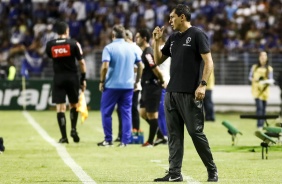 Treinador Fbio Carille durante derrota para o CSA, pelo Campeonato Brasileiro