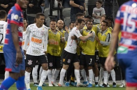 Elenco corinthiano no jogo contra o Fortaleza, pelo Campeonato Brasileiro, na Arena Corinthians