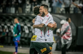 Gabriel e Clayson durante partida contra o Fortaleza, pelo Brasileiro, na Arena Corinthians