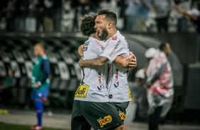 Gabriel e Clayson durante partida contra o Fortaleza, pelo Brasileiro, na Arena Corinthians