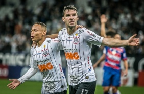 Janderson e Boselli durante partida contra o Fortaleza, pelo Brasileiro, na Arena Corinthians