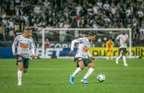 Janderson e Pedrinho durante partida contra o Fortaleza, pelo Brasileiro, na Arena Corinthians