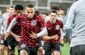 Janderson se aquece para duelo contra o Fortaleza, na Arena Corinthians