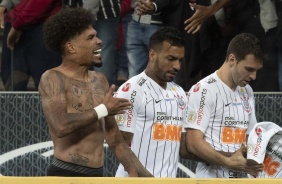 Júnior Urso comemora seu gol contra o Fortaleza, pelo Campeonato Brasileiro