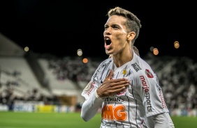 Pedrinho durante partida contra o Fortaleza, pelo Brasileiro, na Arena Corinthians