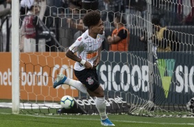 Urso comemora seu gol contra o Fortaleza, pelo Campeonato Brasileiro, na Arena