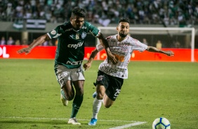 Clayson durante Dérbi, contra o Palmeiras, no Pacaembu