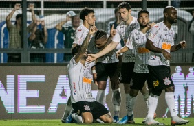 Elenco comemora gol de Michel durante Dérbi, contra o Palmeiras, no Pacaembu