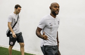 Boselli e Love chegam ao Pacaembu para jogo contra o Palmeiras, pelo Brasileirão