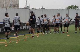 Elenco corinthiano no ltimo treino antes do jogo contra o Palmeiras