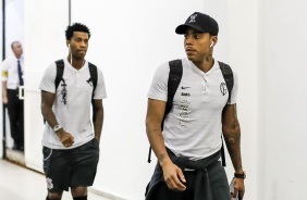 Gil e Gustavo chegam ao Pacaembu para jogo contra o Palmeiras, pelo Brasileirão