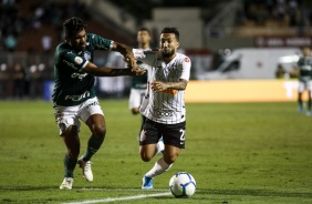 Meia-atacante Clayson durante o Dérbi deste sábado, no Pacaembu