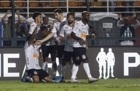 Michel Macedo e companheiros comemorando gol do lateral contra o Palmeiras