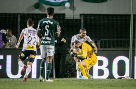 Walter comemora pnalti defendido durante Drbi, contra o Palmeiras, no Pacaembu