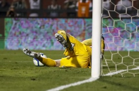 Walter pega pênalti contra o Palmeiras, no Pacaembu, pelo Brasileirão