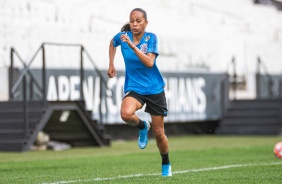 Adriana durante treino de reconhecimento do gramado da Arena Corinthians