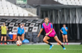 Atacante Millene durante treino de reconhecimento do gramado da Arena Corinthians